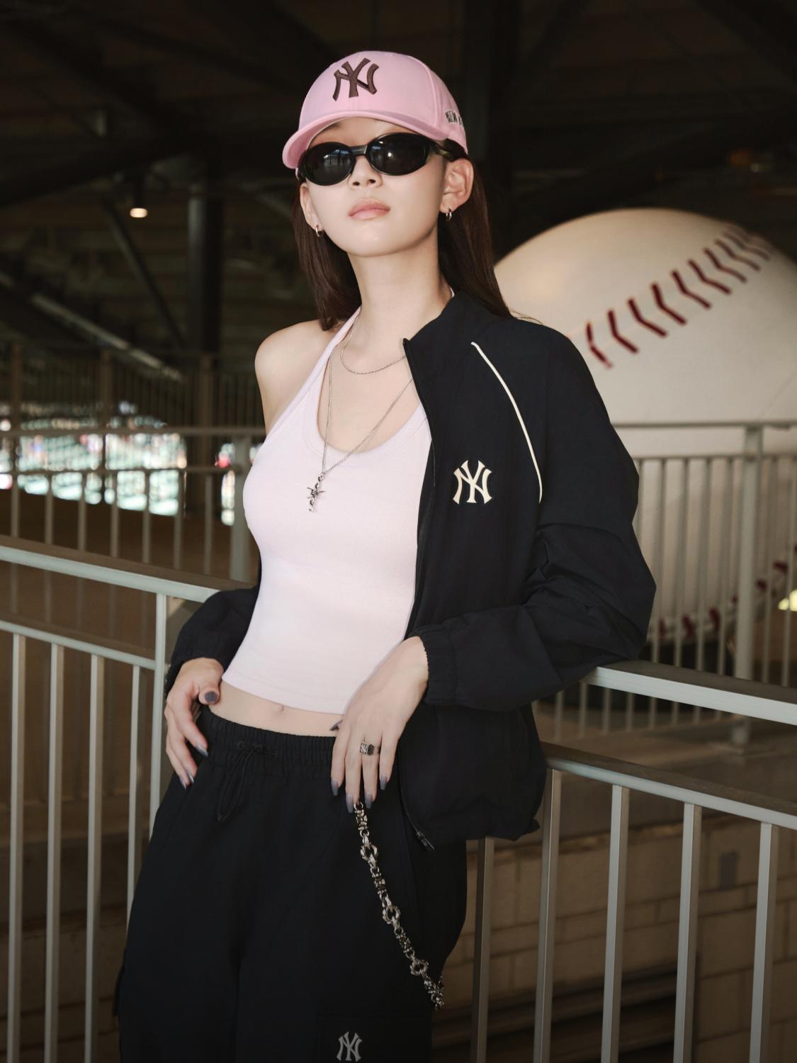 MLB KoreaノースリーブM VarsityCropVest ヤンキース MLB KoreaノースリーブM VarsityCropVest ヤンキース トップス